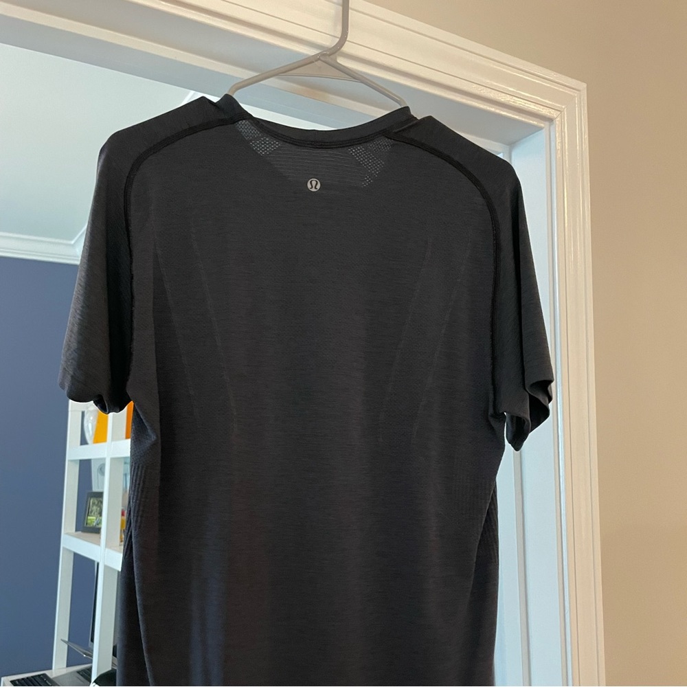Lululemon shirt size M